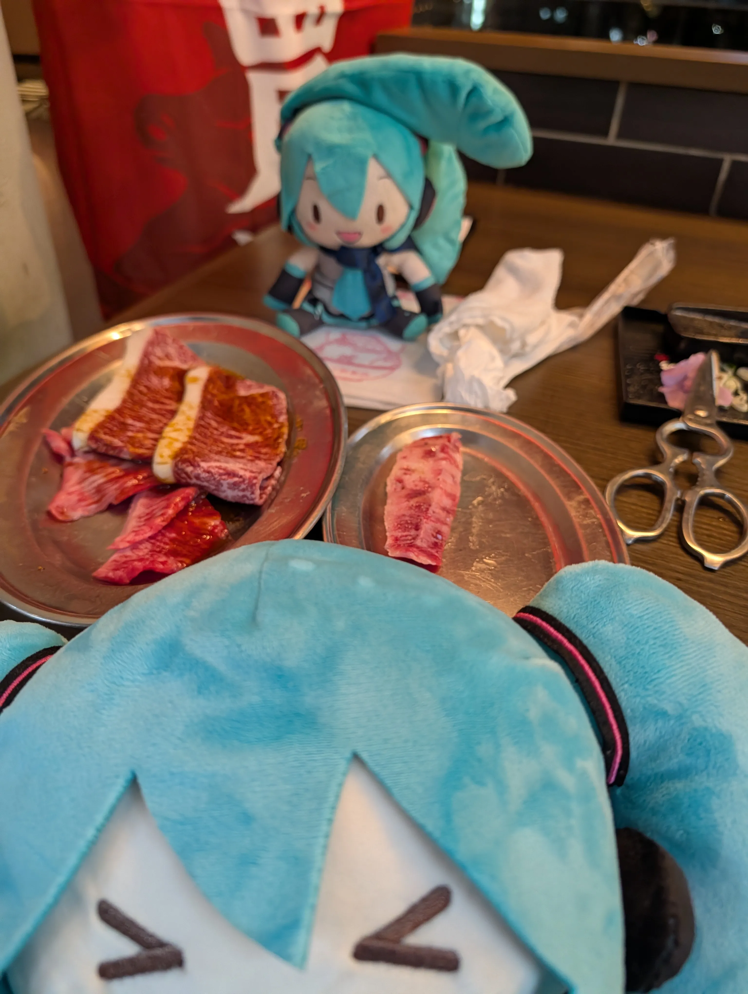 和牛燒肉與初音玩偶