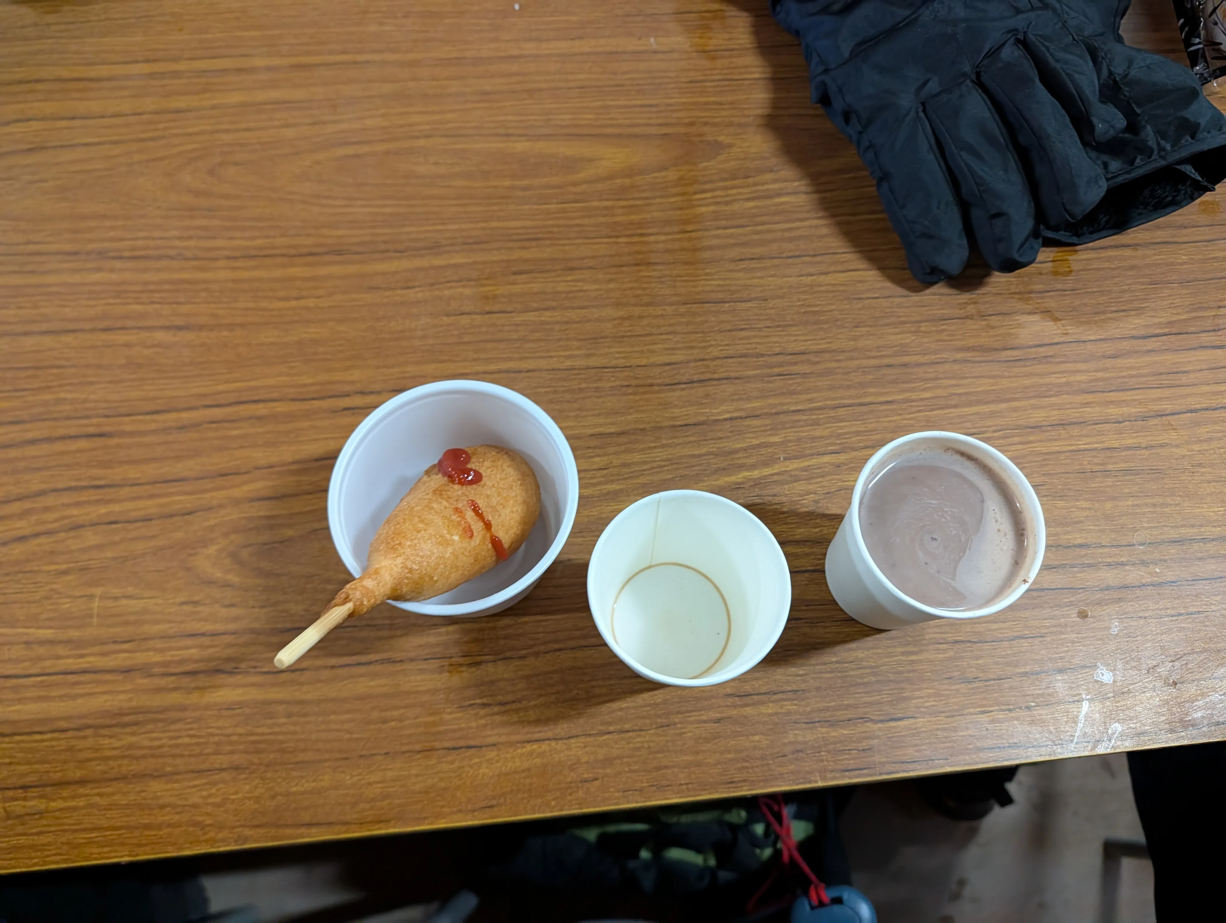 山頂的熱飲與炸熱狗