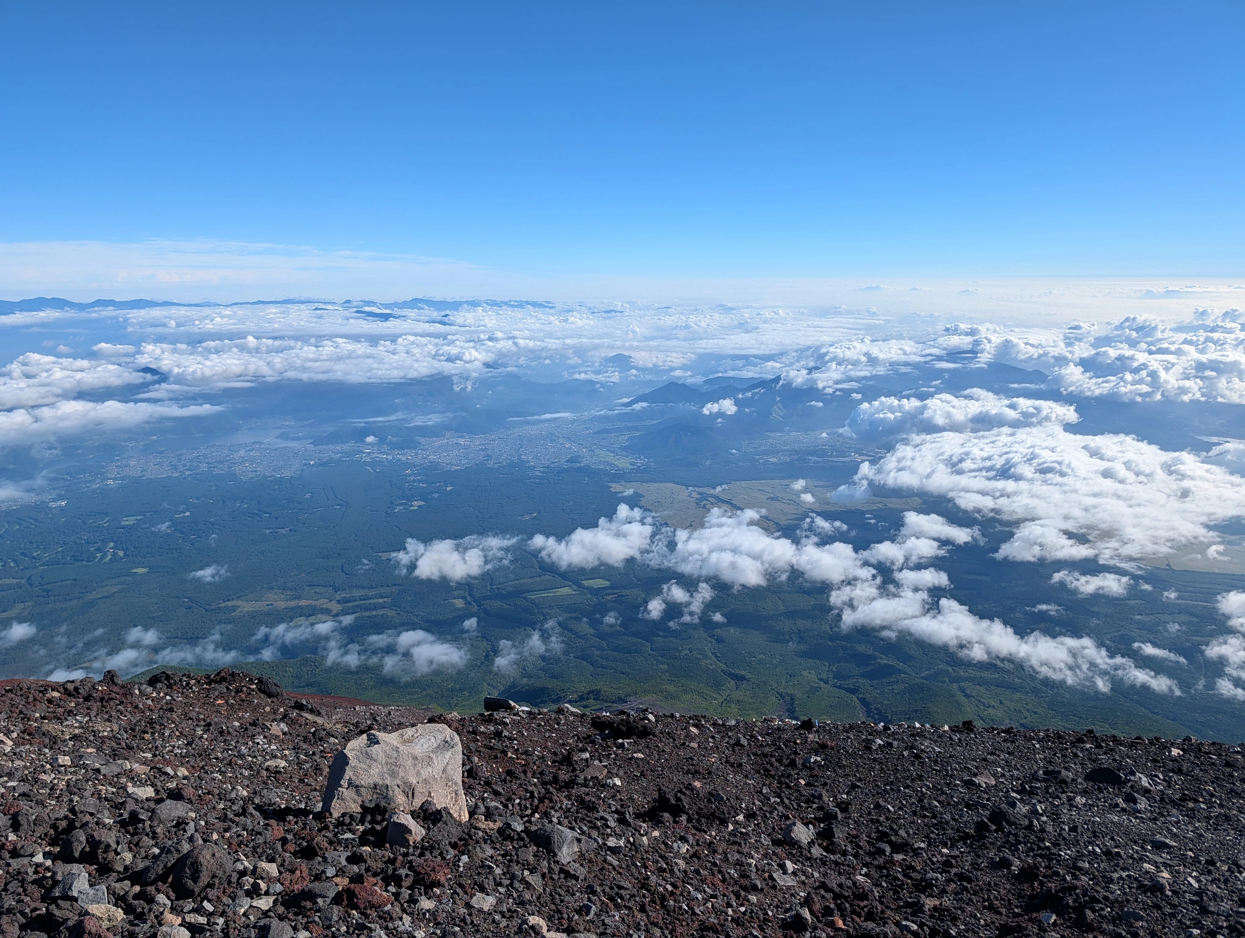 山頂遠眺山下
